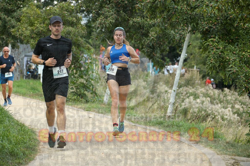 250824_1257_EX1_1016 | Sportfotografie im Rhein-Sieg Kreis, Köln, Bonn, NRW, Rheinland Pfalz, Hessen, etc. Unser Tätigkeitsfeld umfasst den Laufsport vom Volkslauf über den Marathon, Duathlon, Triathon bis zum Ultralauf wie Kölnpfad Ultra oder Schindertrail.