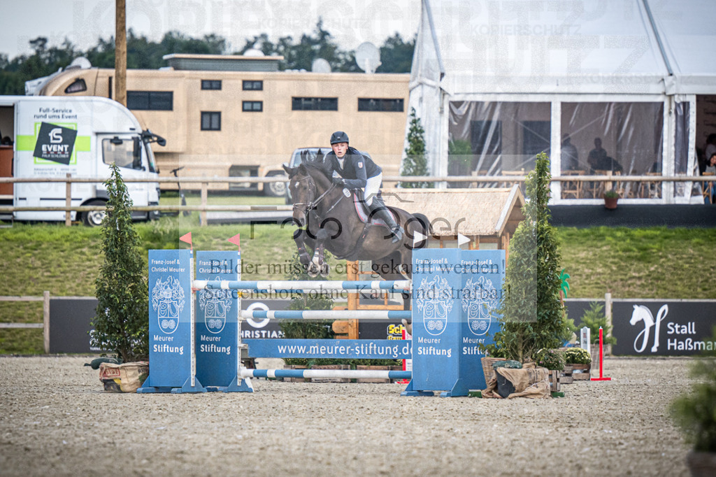 DOS_8002 | Entdecke hochwertige Reitturnierfotos von Foto Oger. Professionell, emotional und authentisch – jetzt Lieblingsmomente im Shop bestellen.Deutschlandweite Turnierfotografie. - Realisiert mit Pictrs.com