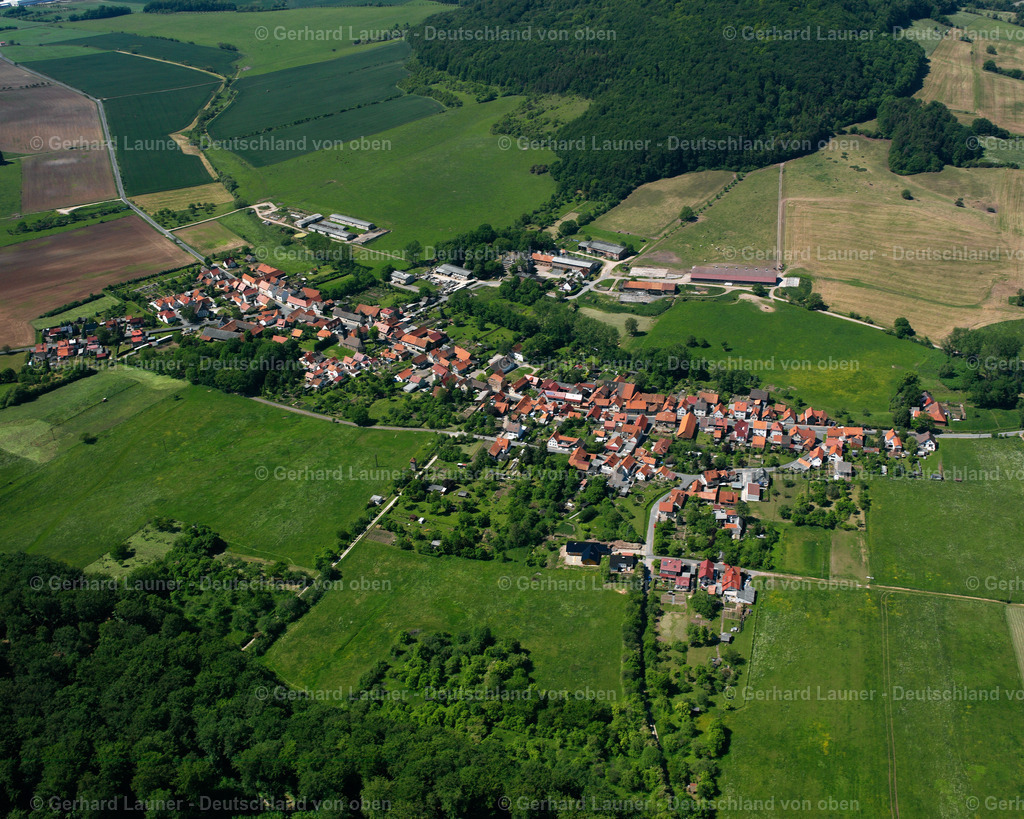 2634405 | BUHLA 16.06.2006 Ortsansicht der Straßen und Häuser der Wohngebiete in Buhla im Bundesland Thüringen, Deutschland. // Town View of the streets and houses of the residential areas in Buhla in the state Thuringia, Germany. Foto: Gerhard Launer