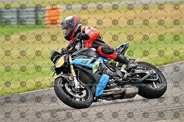 25bt02-0016 | markuskiefer.com - Realisiert mit Pictrs.com