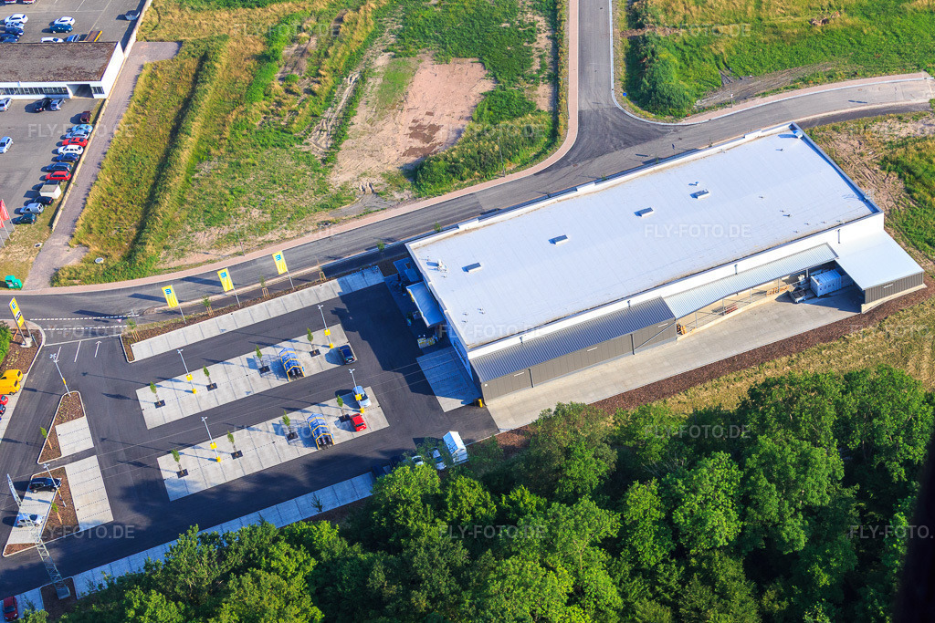 Luftbild: EDEKA Burger im Gewerbegebiet Lauterburger Straße in Kandel im Bundesland Rheinland-Pfalz in Deutschland. Foto: IMG_080711.jpg vom 12.06.2015 durch Werner Riehm/FLY-FOTO.deWWW.EDEKA.DE