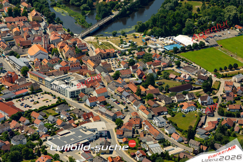 Das Luftbild der Stadt Roding wurde 2022 vom Flugzeug heraus erstellt (keine Drohnen-Aufnahmen) Aufnahmehöhe ca.450 Meter- hohe Bildauflösung und Druck-Qualität. Garantiert!