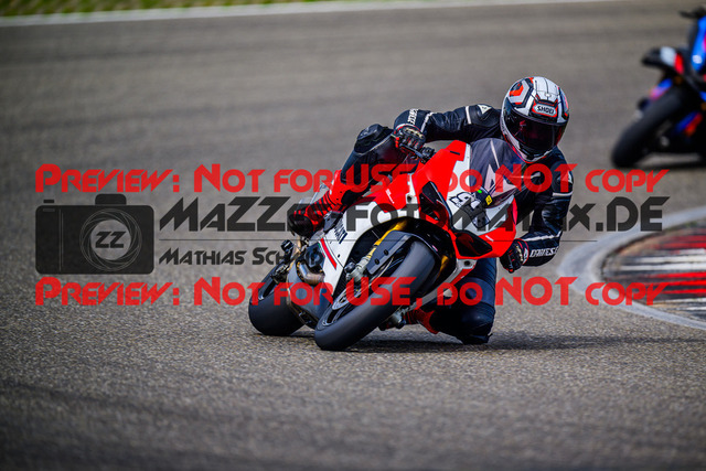 MaZZes_FotoMatrix_240911_6007705_5126 | GELB