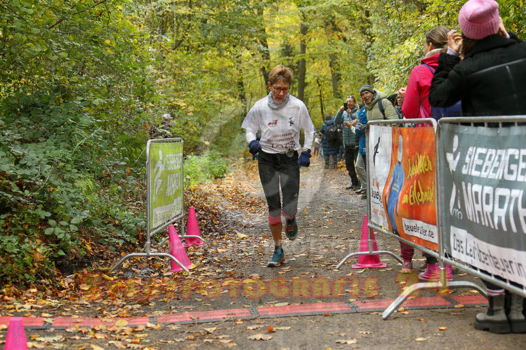 251026_1227_EX1_0401 | Sportfotografie im Rhein-Sieg Kreis, Köln, Bonn, NRW, Rheinland Pfalz, Hessen, etc. Unser Tätigkeitsfeld umfasst den Laufsport vom Volkslauf über den Marathon, Duathlon, Triathon bis zum Ultralauf wie Kölnpfad Ultra oder Schindertrail.