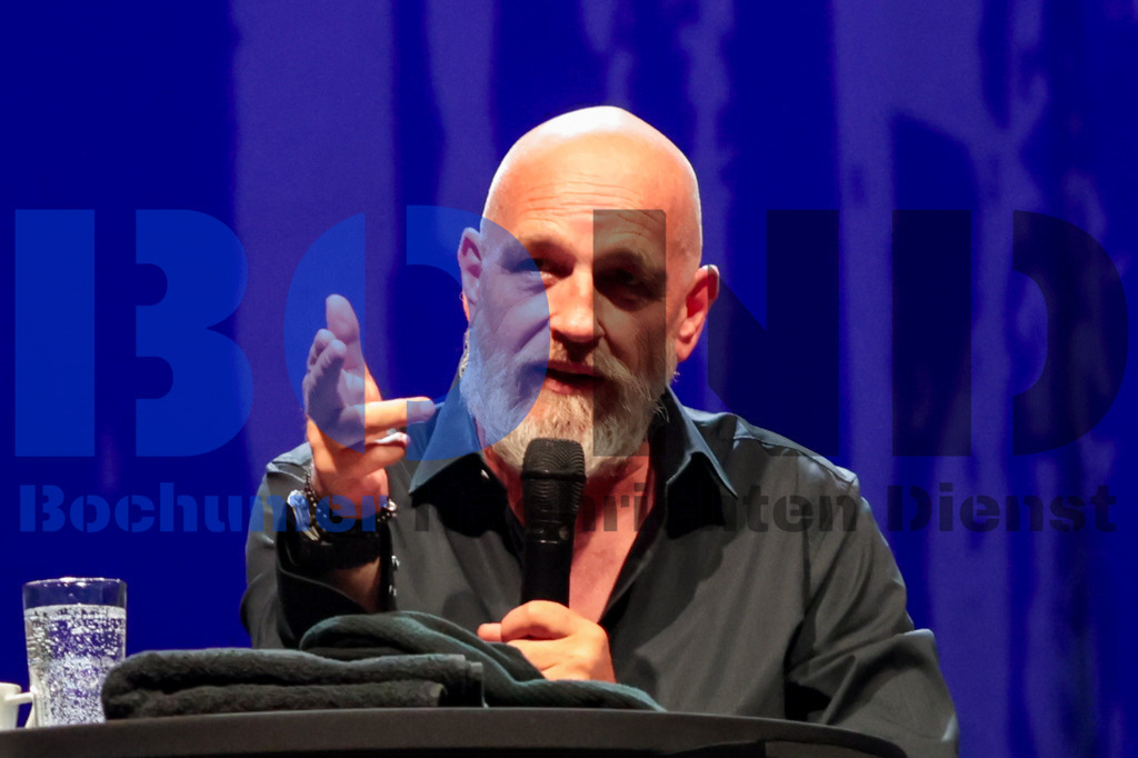 Zeltfestival Ruhr 2024 - Torsten Straeter  {date} -  | {headline}(Foto: Sebastian Sendlak / BOND) - Realisiert mit Pictrs.com