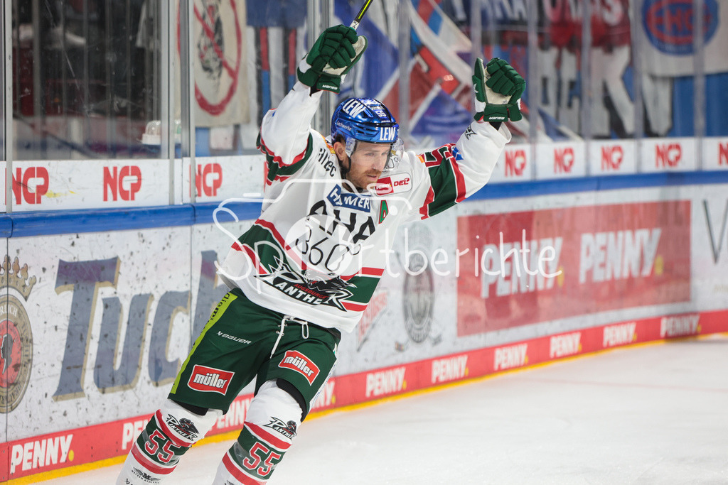 Nuernberg ICE Tigers - Augsburger Panther | David WAENNSTROEM (AEV #55) jubelt ueber den Treffer zum 0-1 / David WÄNNSTRÖM