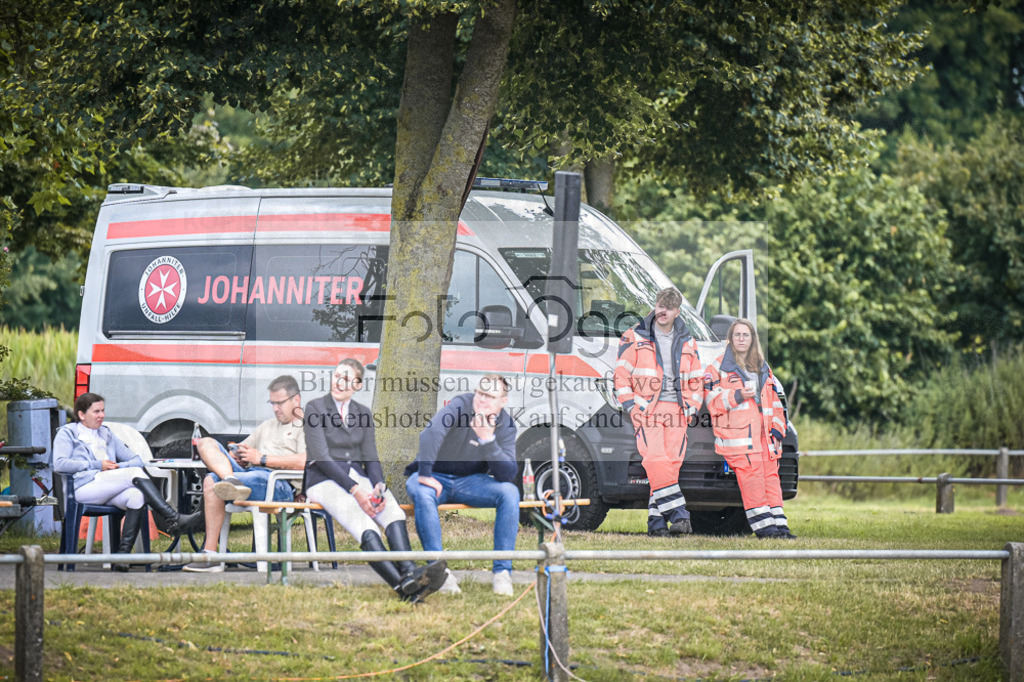 DOS_4201 | Entdecke hochwertige Reitturnierfotos von Foto Oger. Professionell, emotional und authentisch – jetzt Lieblingsmomente im Shop bestellen.Deutschlandweite Turnierfotografie. - Realisiert mit Pictrs.com