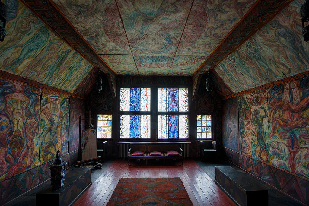 Erossaal frontal | eine frontale Ansicht des Erossaals in der Kunststätte Bossard.  - Realisiert mit Pictrs.com