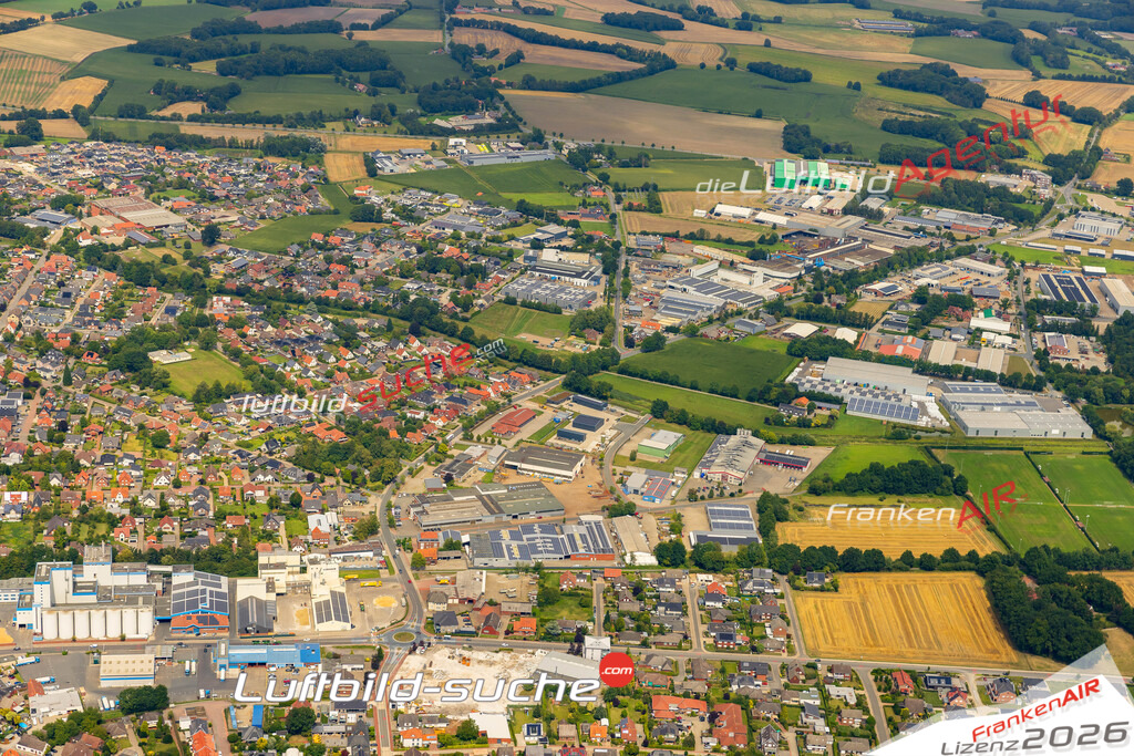 Luftbild der Stadt Dinklage - Die Luftaufnahme wurde 2025 vom UL-Flugzeug heraus erstellt ( keine Drohne ) - Hochauflösende Luftaufnahme - für professionelle Ausdrucke geeignet. Die Geschenkidee !Hier alle&nbsp;Infos zur Lizenzierung der LuftaufnahmeWir fliegen auch dieses Jahr wieder in Ihre Region um Luftbilder zu erstellen.- Luftbild anfragen