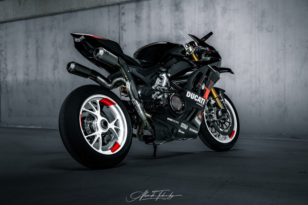 Ducati Panigale V4S | Entdecken Sie die faszinierende Welt von Alexander Tschuncky Arts: Kreative Fotografie, atemberaubende Automobilkunst und hochwertiger Bilderdruck. Lassen Sie sich inspirieren! - Realisiert mit Pictrs.com