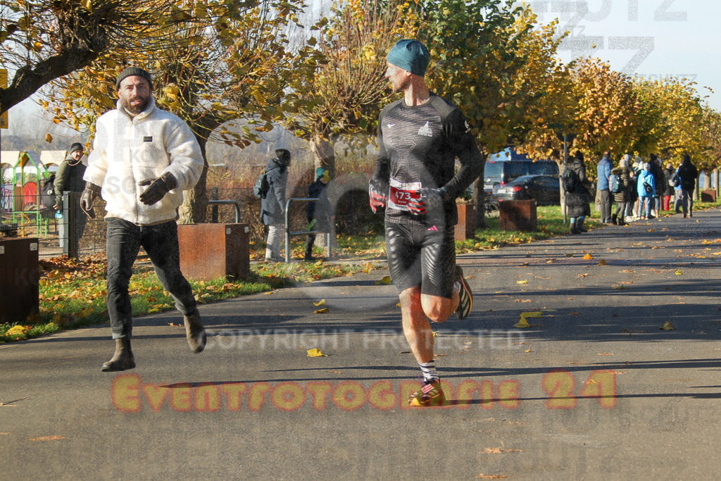 241201_1141_EV4_1359 | Sportfotografie im Rhein-Sieg Kreis, Köln, Bonn, NRW, Rheinland Pfalz, Hessen, etc. Unser Tätigkeitsfeld umfasst den Laufsport vom Volkslauf über den Marathon, Duathlon, Triathon bis zum Ultralauf wie Kölnpfad Ultra oder Schindertrail.