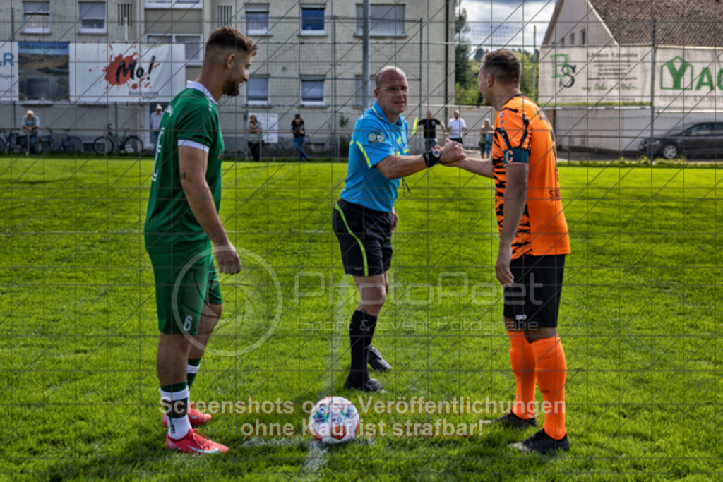 20250824_150058_0148-Bearbeitet | #,KSG Eislingen (grün) vs. SGM Jebenhausen-Bezgenriet (orange), Fussball, Kreisliga A3 - Bezirk Neckar/Fils, 01. Spieltag, Saison 2025/2026, Rasensportplatz, Albstraße 69, 73054 Eislingen, 24.08.2025 - 15:00 Uhr,Foto: PhotoPeet-Sportfotografie/Peter Harich