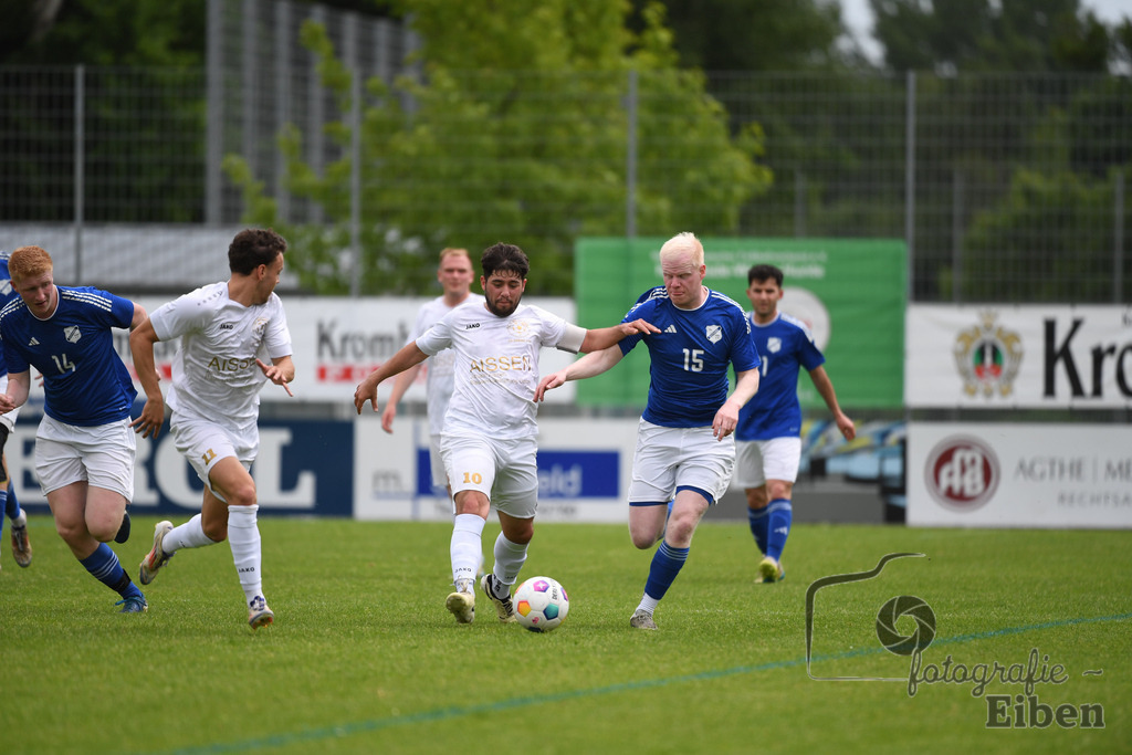 1. FC Nordenham-SV GOTANO | Kreispokal Finale Jade-Weser-Hunte 1. Mannschaften; 1.FC Nordenham (weiß)-SV GOTANO (blau) am 15.06.2025 in Rastede (Sportanlage Köttersweg), Photo: Philip Eiben 2025 - Realisiert mit Pictrs.com
