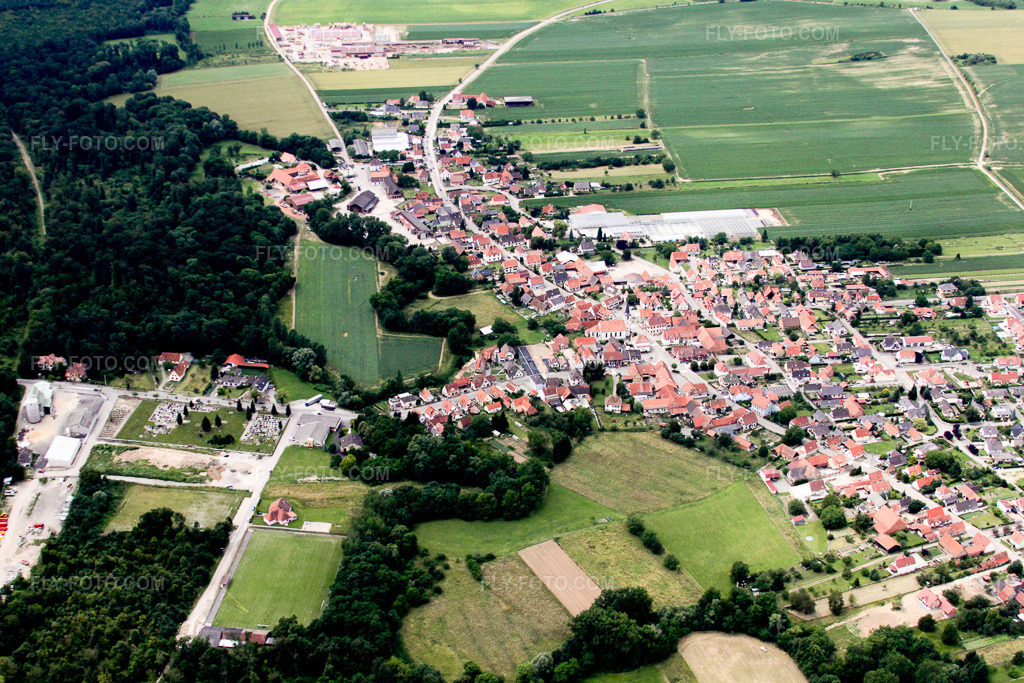 Aerial view: View of the town in Niederrœdern in the state Bas-Rhin, France.Photo: IMG_19068.jpg taken on 06/20/2009 by Werner Riehm/FLY-FOTO.comResolution of the original: 4488 x 2992 px