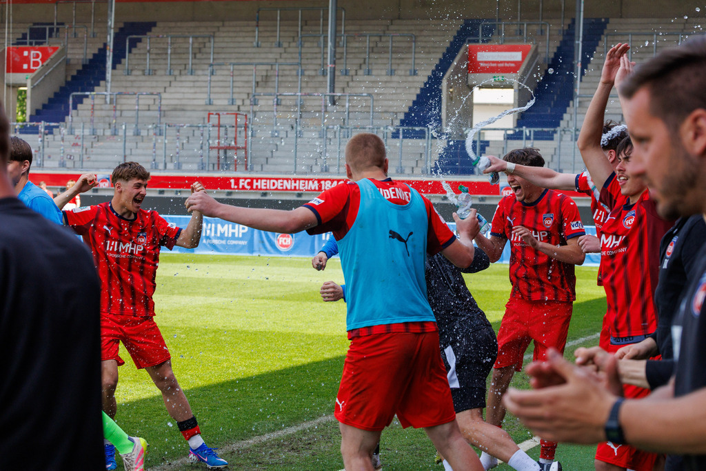 20260503-U19_FCH-LEV_204 | 1.FC Heidenheim 1846 vs. Bayer 04 Leverkusen, Fußball, U19, A-Junioren, NWL, U19-DFB-Nachwuchsliga, 2025/2026, Achtelfinale, 03.05.2026 in Heidenheim, Voith Arena(Foto: Michael Bulling) - Realisiert mit Pictrs.com