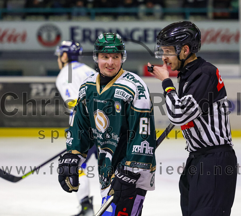 2025-12-05_129_TSV_Erding_gegen_Stuttgart_Rebels | Erding, Deutschland, 05.12.2025:Eishockey, Oberliga Süd 2025 / 2026, 23. Spieltag, TSV Erding gegen Stuttgart Rebels, Endergebnis: 5:6Dennis Miller (Erding Gladiators, #61)Foto: Christian Riedel / fotografie-riedel.net