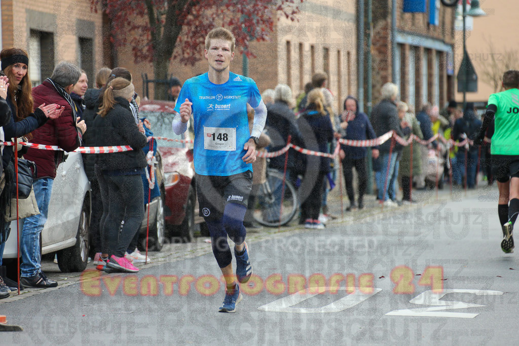 221127_1209_EX1_2004 | Sportfotografie im Rhein-Sieg Kreis, Köln, Bonn, NRW, Rheinland Pfalz, Hessen, etc. Unser Tätigkeitsfeld umfasst den Laufsport vom Volkslauf über den Marathon, Duathlon, Triathon bis zum Ultralauf wie Kölnpfad Ultra oder Schindertrail.
