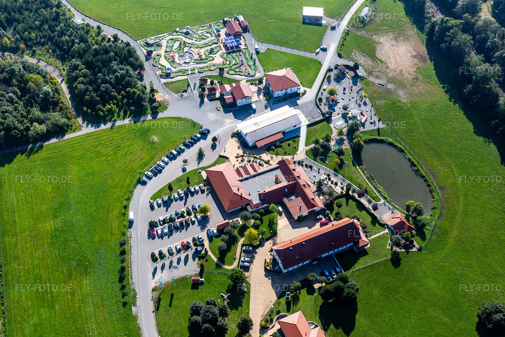 Luftbild: Hotel Hofgut Tiergarten und Adventure Golf Aulendorf in Aulendorf im Bundesland Baden-Württemberg in Deutschland. Foto: IMG_129064.jpg vom 04.09.2021 durch Werner Riehm/FLY-FOTO.de