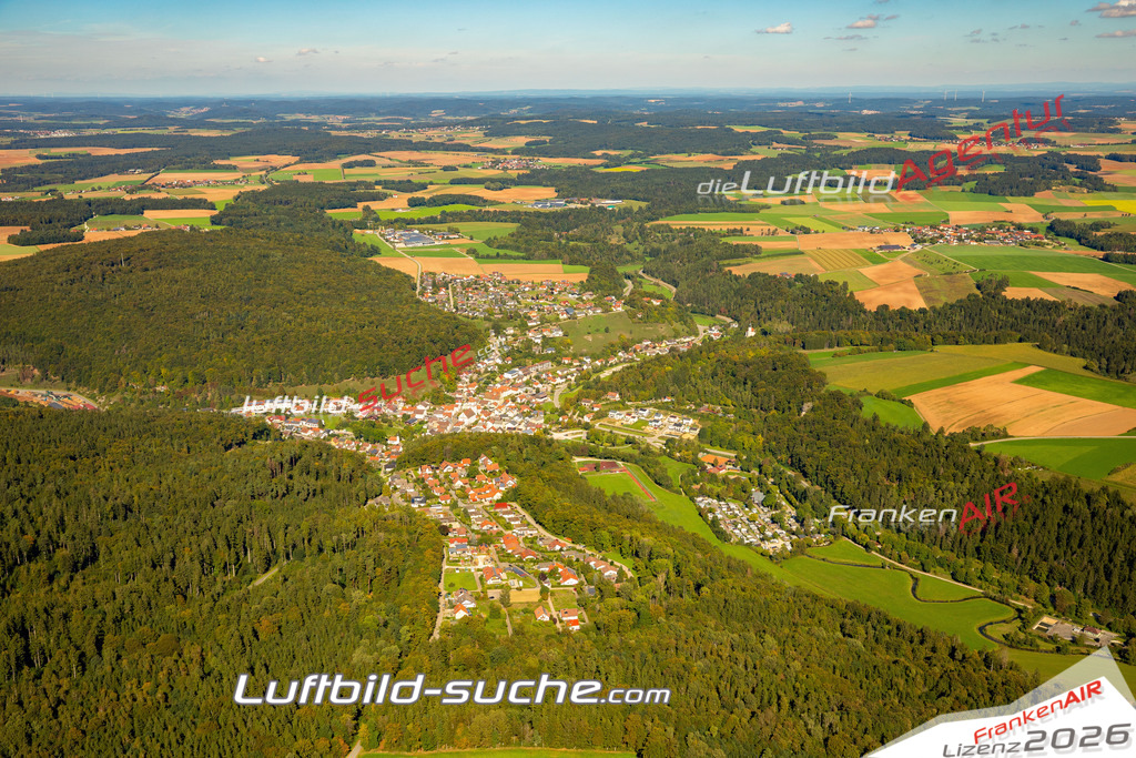 Das Luftbild zeigt :  Breitenbrunn - Die Luftaufnahme wurde 2023 vom UL-Flugzeug aus erstellt ( keine Drohne ) - Hochauflösende Luftaufnahme - Für grossformatige Ausdrucke geeignet. Die Geschenkidee !Mit Lizenz und Bildrechte bestellbar