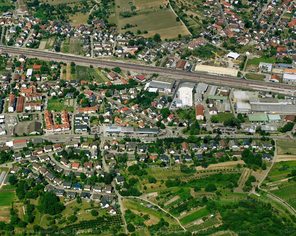2526162 | KARTUNG 01.08.2005 Ortsansicht der Straßen und Häuser der Wohngebiete in Kartung im Bundesland Baden-Württemberg, Deutschland // Town View of the streets and houses of the residential areas in Kartung in the state Baden-Wuerttemberg, Germany Foto: Gerhard Launer