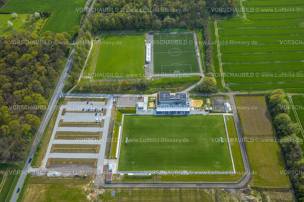 Hamm230405022 | Luftbild, Neubau Sportplatz mit Tribünen sowie Vereinsgebäude mit Sport-Kindertagesstätte, An der Lohschule, Rhynern, Hamm, Ruhrgebiet, Nordrhein-Westfalen, Deutschland