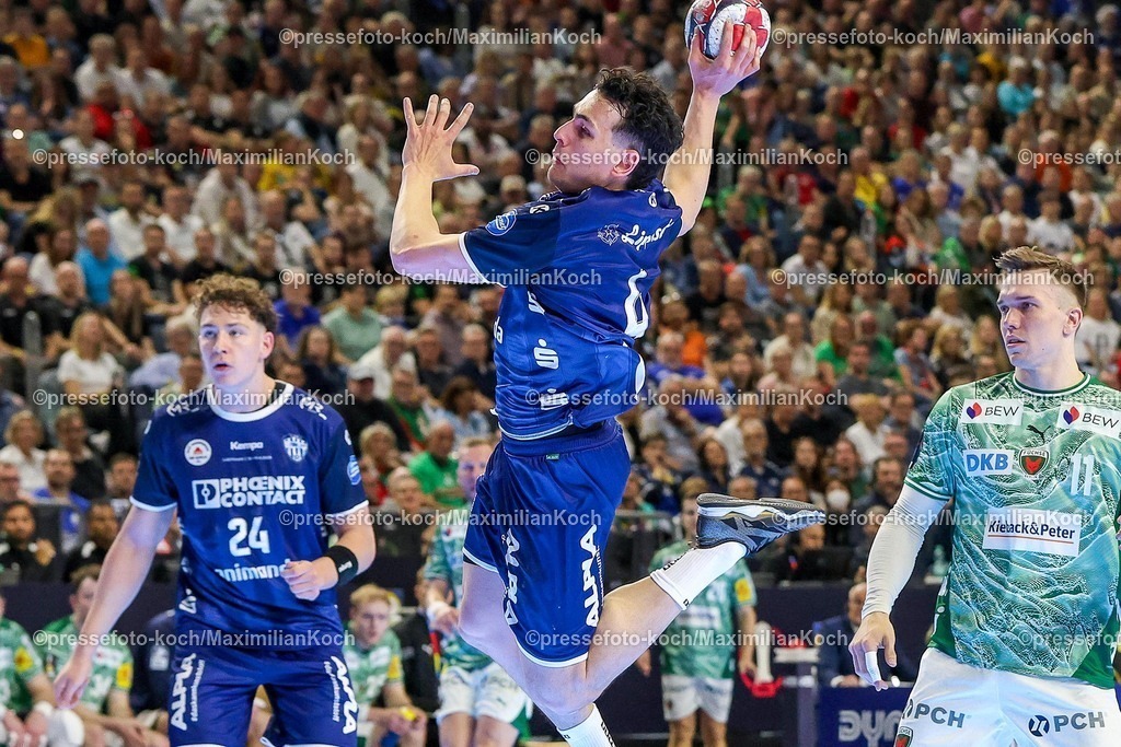 xSSCx18042601020 | 18.04.2026, xsscx, Handball, DHB-Pokal Lidl Final4, TBV Lemgo-Lippe - Füchse Berlin, Saison 2025 / 2026 Herren, Lanxess Arena: Samuel Zehnder (TBV Lemgo Lippe #04) beim Wurf Photo: xSandraxScherningxPressefotoKochx