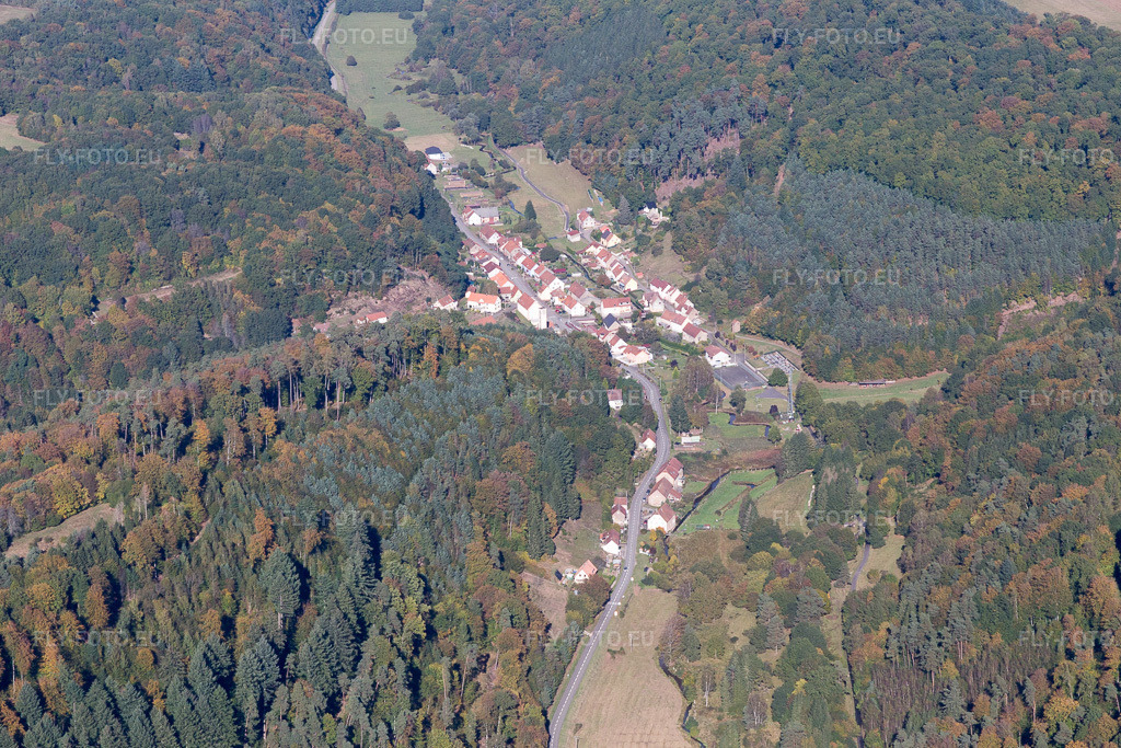 Vue aérienne: Vue de la ville à Schorbach dans le département Moselle, France. Photo: IMG_095185.jpg prise le 16/10/2016 par Werner Riehm/FLY-FOTO.eu – Résolution de l'original: 5472 x 3648 px