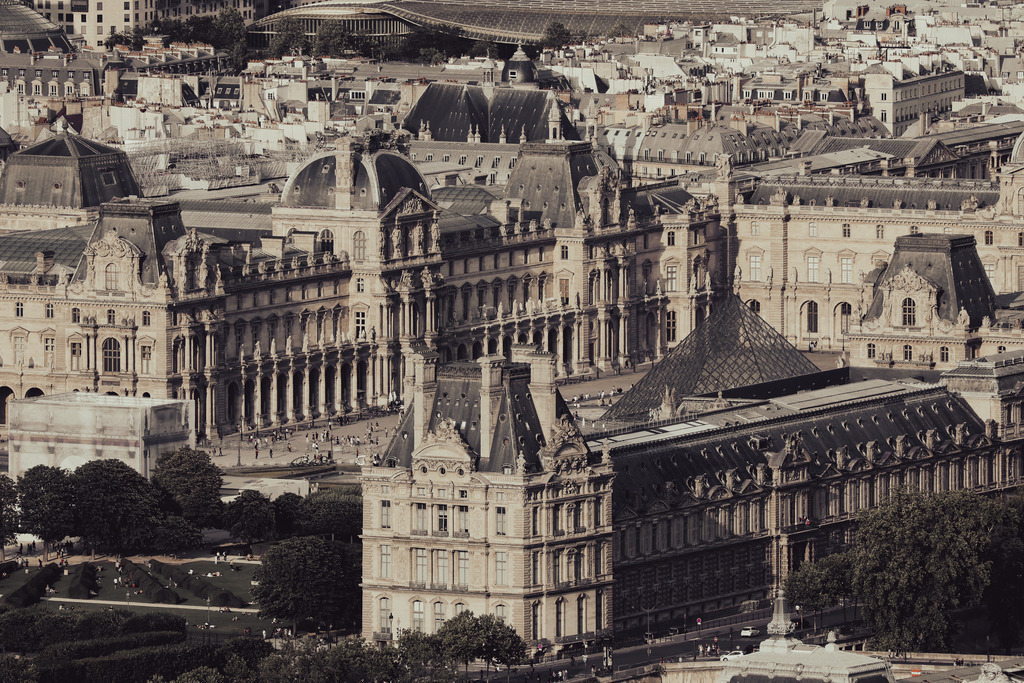 Das Louvre | Ich bin ein Fotograf aus Berlin und fotografiere aus Spaß an der Freude :) Meinen Motiven setze ich keine thematischen Grenzen. Somit bin ich beispielsweise in der Tierfotografie, Landschaftsfotografie, Sportfotografie sowie Streetphotography anzutreffen.