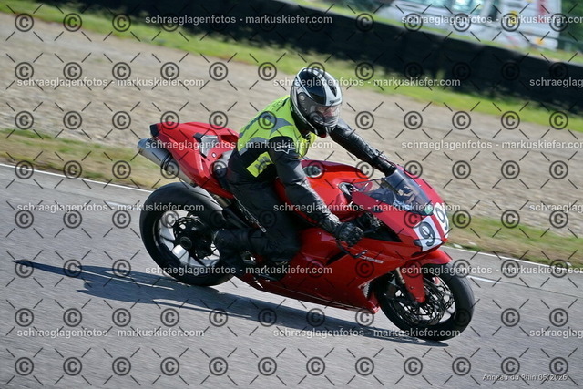 26BT02-1064 | markuskiefer.com - Realisiert mit Pictrs.com
