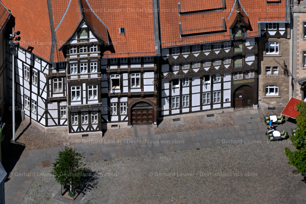 4035738 | BRAUNSCHWEIG 31.07.2020 Fachwerkhaus- und Mehrfamilienhaus- Wohngebiet im Altstadtbereich und Innenstadtzentrum am Burgplatz in Braunschweig im Bundesland Niedersachsen, Deutschland. // Half-timbered house and multi-family house- residential area in the old town area and inner city center in Brunswick in the state Lower Saxony, Germany. Foto: Gerhard Launer