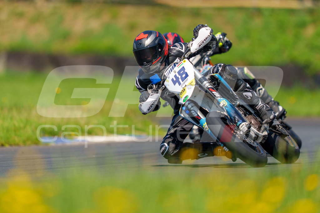 G-Cup + Supermoto Staatsmeisterschaft + Hungarian Supermoto Championship | GRIPcapture steht für authentische Sportfotografie in Österreich – für Momente, die mehr sind als Geschwindigkeit oder Ergebnis. Es geht um Emotion, Spannung, Fokus und den Augenblick, der oft nur einen Wimpernschlag dauert.Ob Motorsport, Teamsport oder 