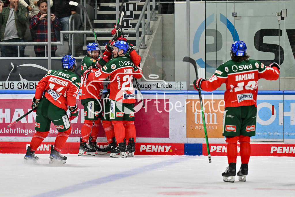 Augsburger Panther - Kölner Haie | Grenzenloser Jubel der Augsburger nach dem Siegtreffer zum 6-7 durch Jason BAST (Augsburger Panther #45) / Freude / Happy / Tor / Treffer / torschuetze / DEL: Augsburger Panther - Kölner Haie, Curt Frenzel Stadion am 29.09.2024