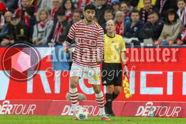 1. FC Köln vs Hamburger SV - 1. Bundesliga  | Köln, Deutschland, 02.11.25:   Cenk Özkacar (1. FC Köln) in Aktion am Ball, Einzelaktion waehrend des Spiels der Bundesliga zwischen  1. FC Köln vs Hamburger SV in der RheinEnergieStadion(Foto von Brauer-Fotoagentur / Adrian Schlueter)