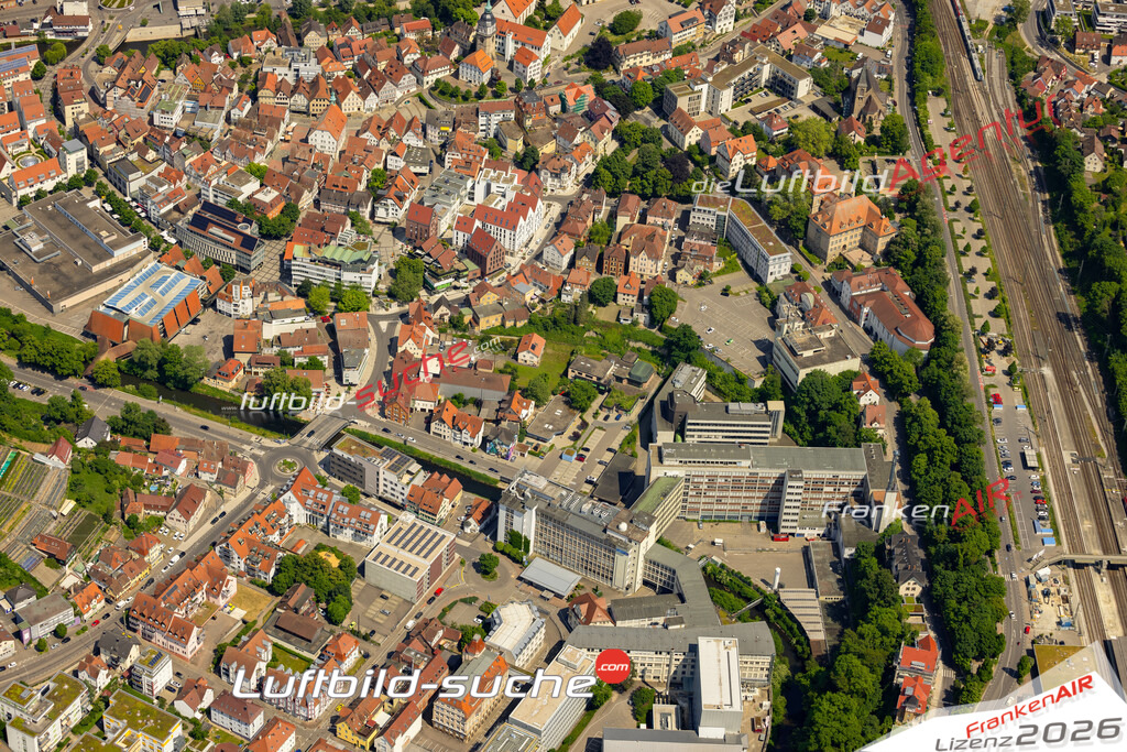 Das Luftbild zeigt Zentrum Backnang - Die Luftaufnahme wurde 2023 vom UL-Flugzeug aus erstellt ( keine Drohne ) - Hochauflösende Luftaufnahme - Für grossformatige Ausdrucke geeignet. Die Geschenkidee !Mit Lizenz und Bildrechte bestellbar
