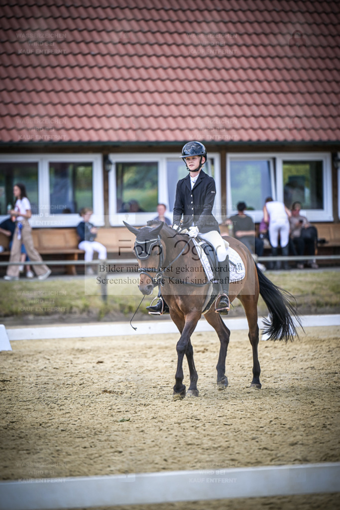 DOS_8511 | Entdecke hochwertige Reitturnierfotos von Foto Oger. Professionell, emotional und authentisch – jetzt Lieblingsmomente im Shop bestellen. - Realisiert mit Pictrs.com
