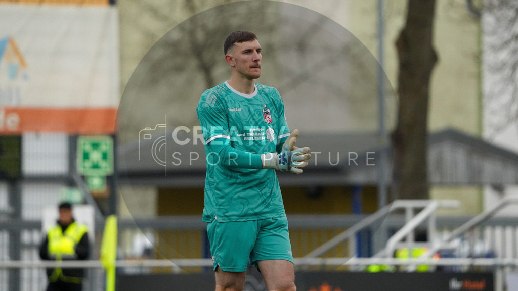 Fußball, Herren, Saison 2025/2026, Regionalliga Nordost, 18. Spieltag, FSV 63 Luckenwalde vs. FC Rot-Weiß Erfurt, Samstag 06.12.2025, Werner-Seelenbinder-Stadion Luckenwalde, | Fußball, Herren, Saison 2025/2026, Regionalliga Nordost, 18. Spieltag, FSV 63 Luckenwalde vs. FC Rot-Weiß Erfurt, Samstag 06.12.2025, Werner-Seelenbinder-Stadion Luckenwalde, Im Bild: Lorenz Otto (Erfurt) - Realisiert mit Pictrs.com