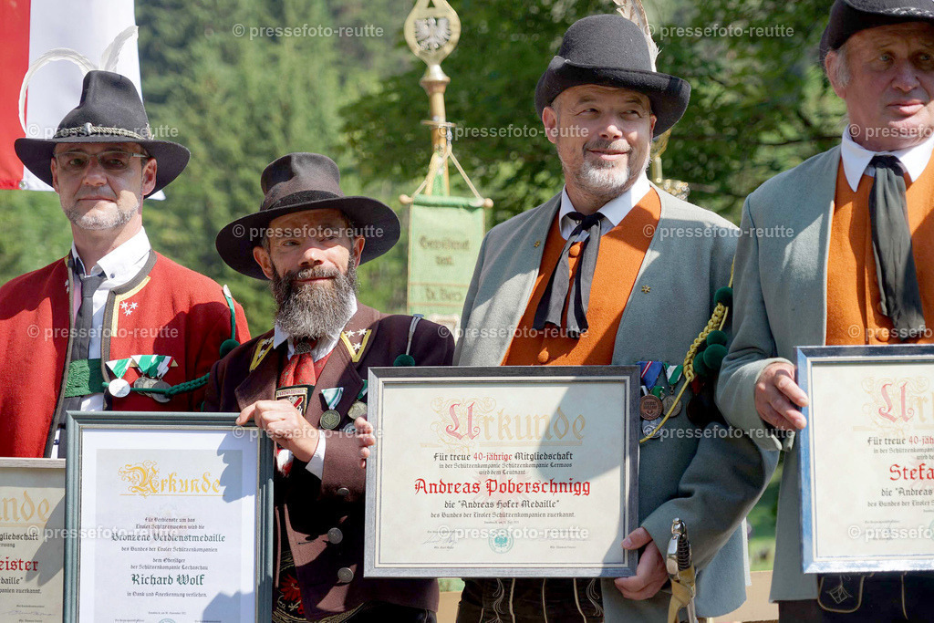 b-news-2023-Juli23-Regimentsschuetzenfest2-Steeg-EHRUNGEN-DSC07128 | Info aus dem Bezirk Reutte/Ausserfern Tirol sowie eine umfangreiche Bilddatenbank über die gesamte Region: Lechtal, Talkessel Reutte, Tannheimertal, Zwischentoren. Lech, Plansee, Zugspitze, Grenztunnel, B179, Fernpassstraße, Verkehr, Lawinen, Tradition, - Realisiert mit Pictrs.com