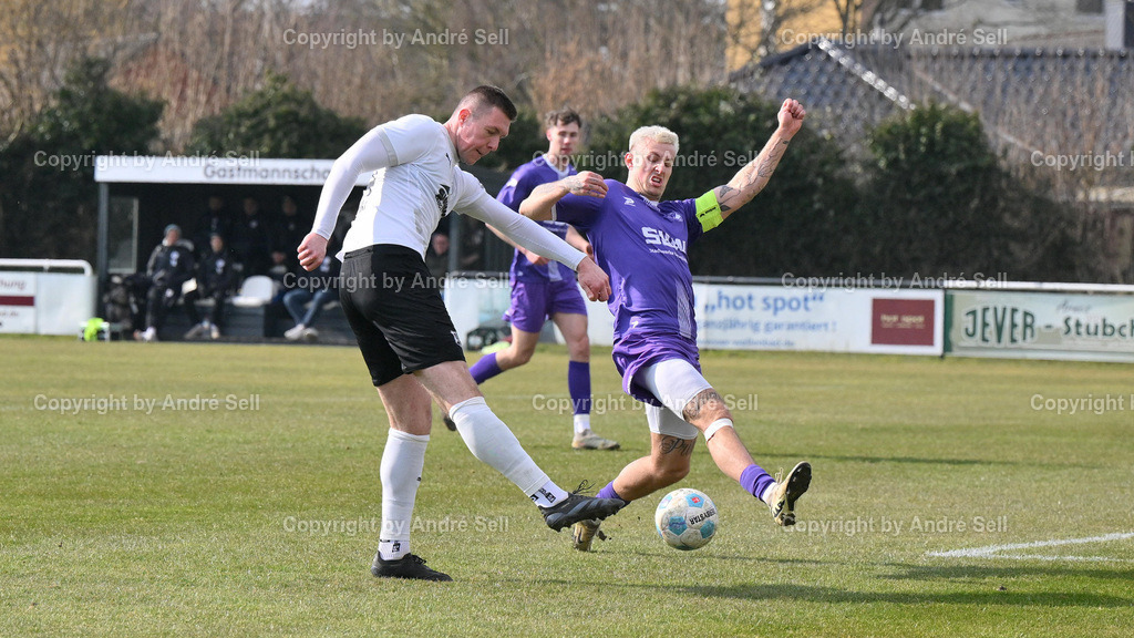 Eckernförder SV vs VfR Neumünster | Nils Wölki (ESV #24) / Kenny Korup (VfR #4) zum Eckball / Fußball-Oberliga Männer 2024/2025 / Eckernförder SV vs VfR Neumünster / Stadtwerke-Arena / Eckernförde / 23.03.25 - Realisiert mit Pictrs.com