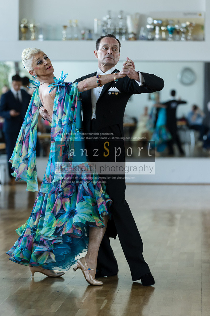 20240525_RL-Masters3-Std_4614 | Tanzsportbilder, Standardtanz, Lateintanz, WDSF, DTV, LTVB, dancecomp, goc, hessen tanzt, blaues band der spree, walzer, tango, wiener walzer, slowfox, quickstepp, samba, rumba, cha-cha-cha, paso doble. jive, hd-kroft photography, turniertanzsport