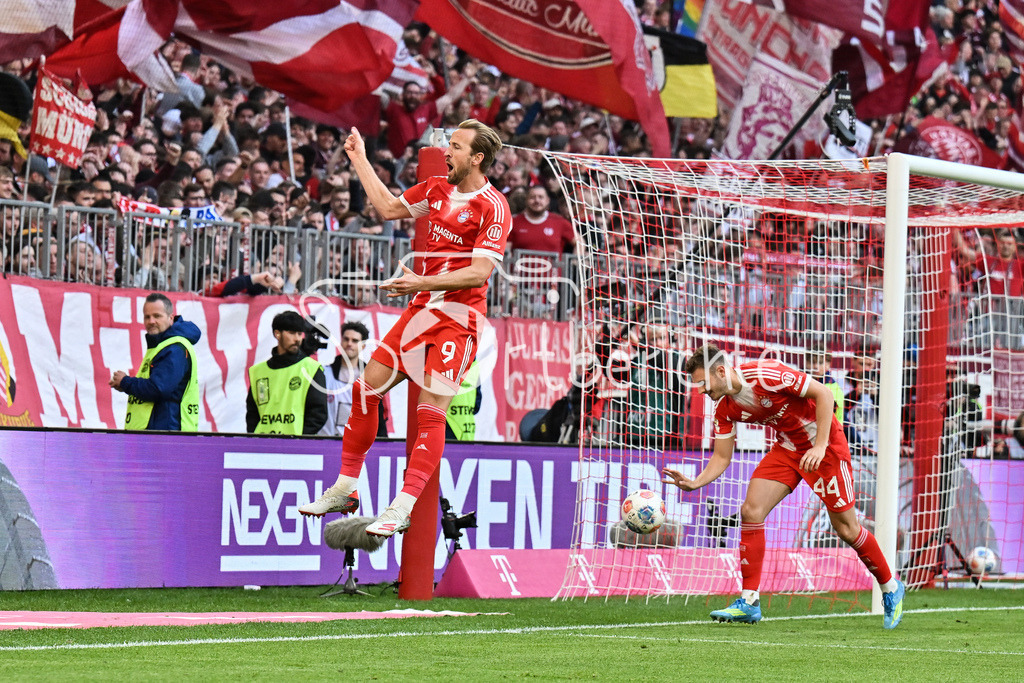 FC Bayern München - VfB Stuttgart | MUNICH, GERMANY - 19. APRIL: Bayern celebrates the goal to makes 4-1 / Tor / Torschuetze / Freude / Happy - Harry KANE (FC Bayern Munich 9) during the Bundesliga Match between FC Bayern Munich vs. VfB Stuttgart at Matchday 30 at Allianz Arena / DFL REGULATIONS PROHIBIT ANY USE OF PHOTOGRAPHS AS IMAGE SEQUENCES AND/OR QUASI-VIDEO