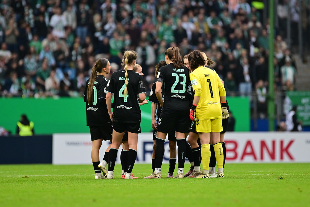Fußball I Frauen I Saison 2024-2025 I DFB-Pokal I Halbfinale I Hamburger SV - SV Werder Bremen | Der Sportfotograf. - Realisiert mit Pictrs.com