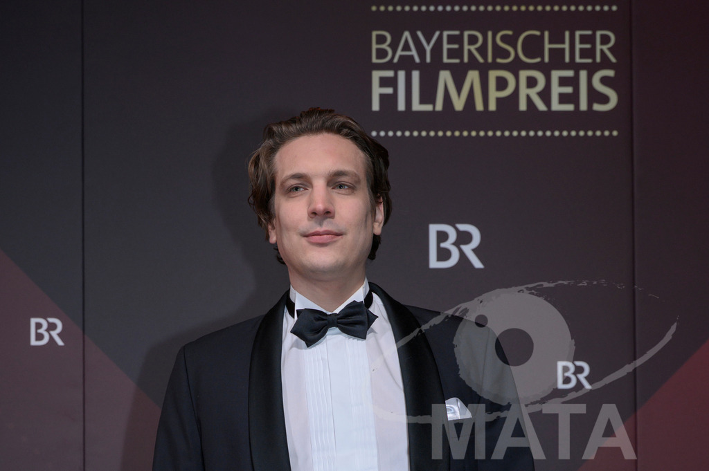 _DWI4690-2 | Lukas Röder (deutscher Filmregisseur und Drehbuchautor) bei der Verleihung des 47. Bayerischen Filmpreises 2026  im Prinzregententheater. München, Deutschland. Der Bayerische Filmpreis wird seit 1979 von der Bayerischen Staatsregierung verliehen, um die Bedeutung des Kinofilms als Kulturgut herauszustellen - Realisiert mit Pictrs.com