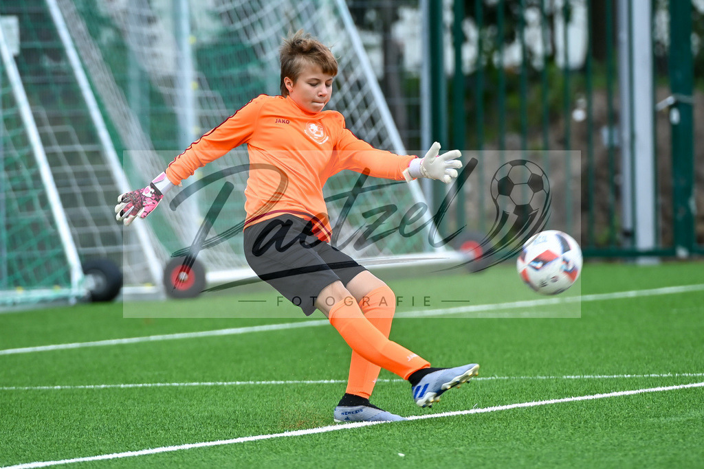 IBBGRE20200829_0118 | Fussball, C-Juniorinnen:   beim Testspiel zwischen DJK Arminia Ibbenbueren und TSG 07 Burg Gretesch im Sportzentrum Schierloh am 29.08.2020 in Ibbenbueren, Deutschland. - Realisiert mit Pictrs.com