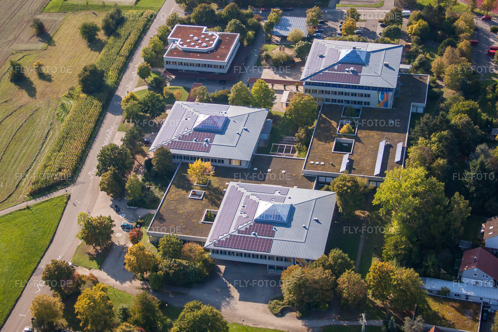Luftbild: Ensemble der Sportplatzanlagen des TC Langensteinbach und des Gymnasium Karlsbad im Ortsteil Langensteinbach in Karlsbad im Bundesland Baden-Württemberg in Deutschland. Foto: IMG_45231.jpg vom 21.09.2011 durch Werner Riehm/FLY-FOTO.de