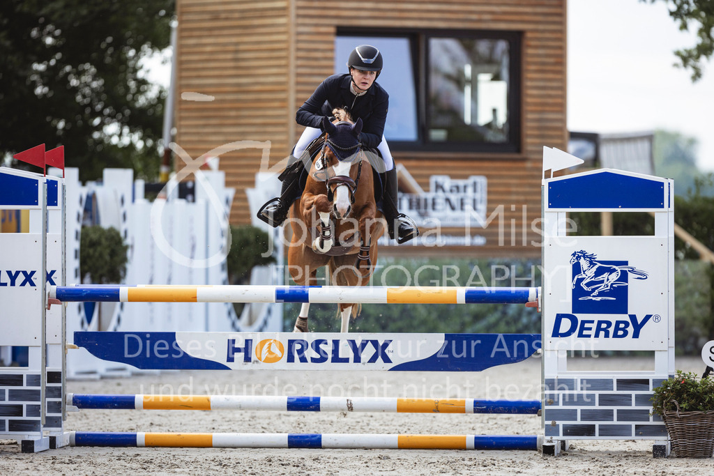 240616_Lemwerder_Springpony-L-303 | Deine schönsten Turniermomente als professionelle Fotos! Entdecke hochwertige Pferdesport-Fotografie im Online-Shop. Jetzt Fotos finden & bestellen!