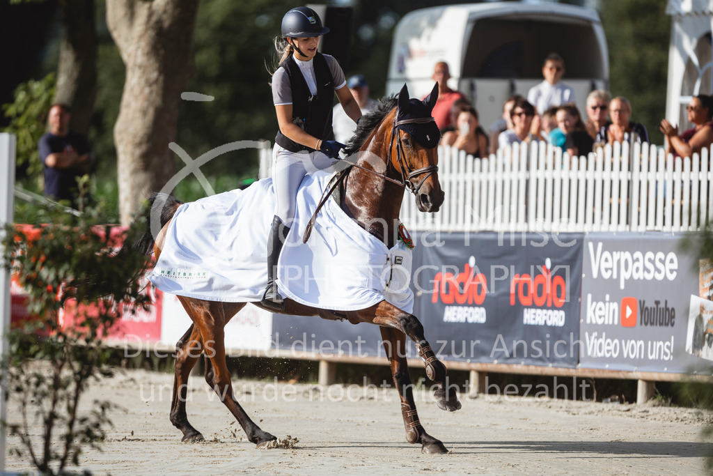 240711_BHO_M1-Spr-1-603 | Deine schönsten Turniermomente als professionelle Fotos! Entdecke hochwertige Pferdesport-Fotografie im Online-Shop. Jetzt Fotos finden & bestellen!