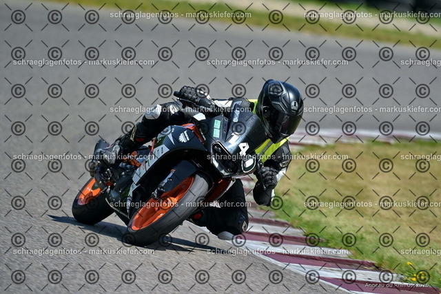 26BT02-1581 | markuskiefer.com - Realisiert mit Pictrs.com