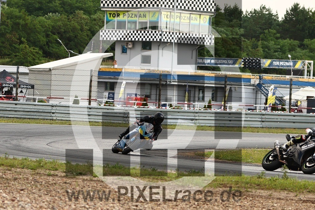 0100-20250715_12764 | Schöne Erinnerungen an spannende Momente - das festzuhalten ist unser Job. PIXELrace.de ist seit 2003 auf den Rennstrecken Europas unterwegs um die Action draußen beim Fahren und die wunderbare Stimmung imm Fahrerlager für euch einzufangen.