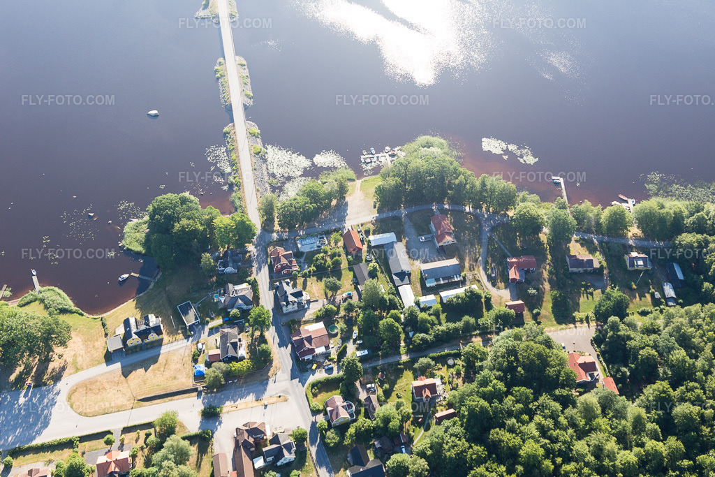 Aerial view: View of the town in Tvetaryd in the state Kronoberg, Sweden. – Photo: IMG_108149.jpg taken on 06/28/2018 by Werner Riehm/FLY-FOTO.com – Resolution of the original: 5472 x 3648 px