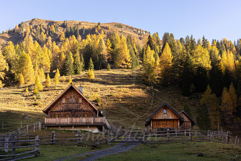 Lungauer Almen im Herbstlicht | Bei Veröffentlichung des Bildes ist eine Namensnennung wie folgt erforderlich: 
Foto: Mostdirn Irmgard Wieser - Realisiert mit Pictrs.com